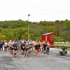 <b>WK1 Runners begin the annual 5K Family Run/Walk on Saturday, Sept. 28 at Woodbourne Veterans Memorial Park in Wantage. (Photo by Maria Kovic)</b>