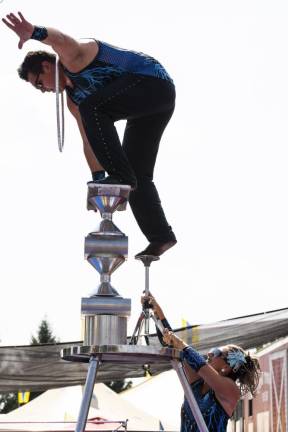 FR21 Acrobat Simon Arestov gets help from his wife, Lyric Wallenda, during the Circus Incredible show. (Photo by John Hester)