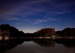 Comet Neowise zooms over Lake Panorama