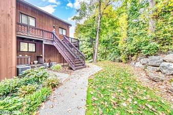 2 decks emphasize mountain views