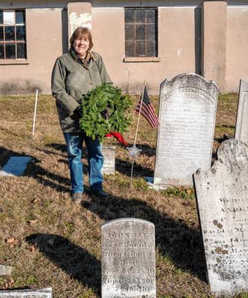 Jennifer Byerlinski holds a wreath to place on her ancestor’s grave. (Photo by Nancy Madacsi)