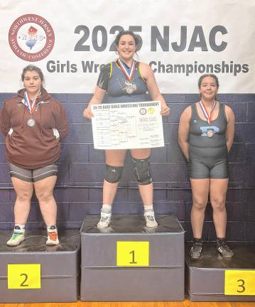 <b>Caitlin Hart wins the 237-pound final in 1:35.</b>