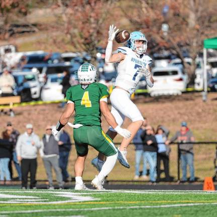 <b>Sparta’s Stone Herbison attempts to make an acrobatic first-half pass reception but is unable to secure possession for what would have been a first down deep in the Montville end of the field. (Photo by Glenn Clark)</b>