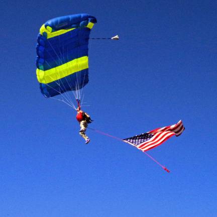 Wantage resident Rich Winstock, who is the owner of Sky Dive Sussex, started the show with a dramatic entrance with a large American flag hanging from his waist. He was the last of ten skydivers to arrive at Woodbourne Veterans Memorial Park.