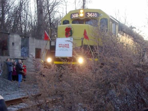 Operation Toy Train pulls into Vernon, N.J., in December 2019 (Photo by Janet Redyke)