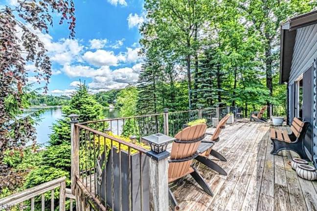 Serene log home in Highland Lakes