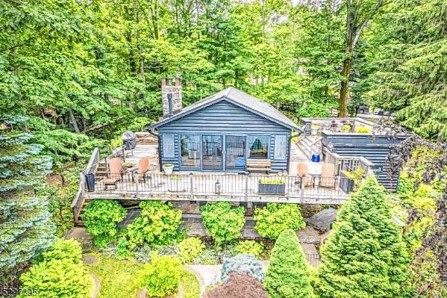 Serene log home in Highland Lakes