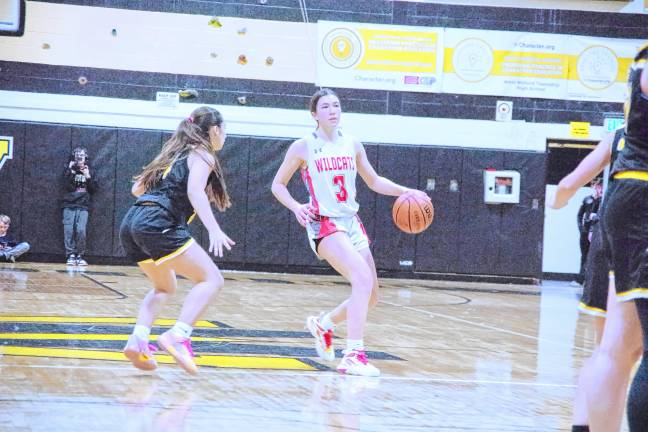 <b>High Point's Claire Sieminski handles the ball in the third period. </b>