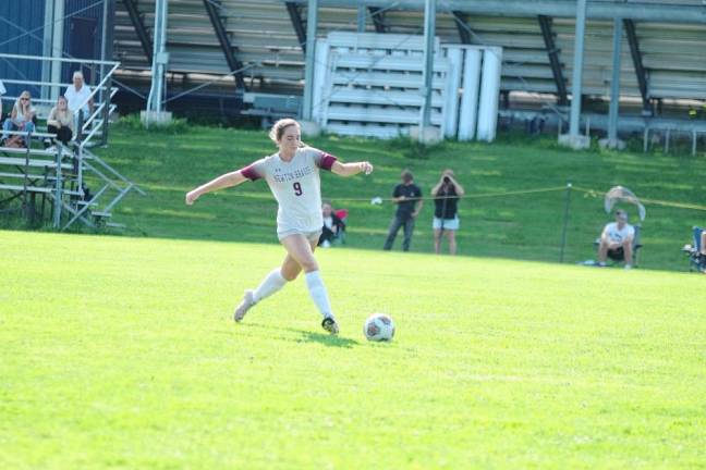 <b>Newton's Caitlyn Pokrywa strides towards the ball.</b>