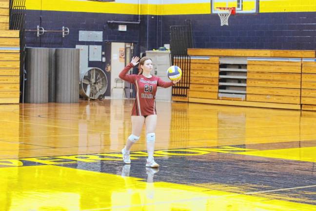 <b>Morristown-Beard's Emma Tofias serves the ball.</b>