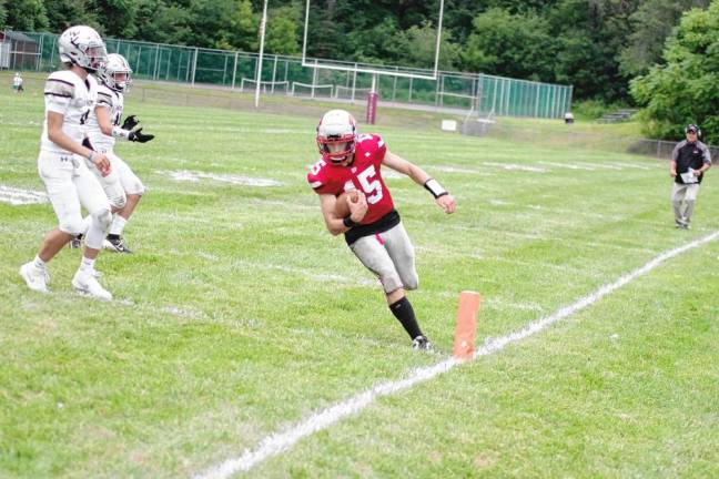 <b>In the second quarter, High Point ball carrier Jerron Martress takes the ball into the end zone for a touchdown. He rushed for 113 yards and scored two touchdowns.</b>