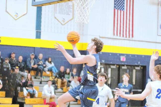 <b>Vernon's Dan Decker prepares to shoot a basket. He scored two points and grabbed four rebounds.</b>