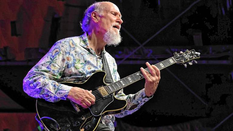 <b>The John Scofield Trio will play Thursday, Oct. 17 at the Newton Theatre. (Photo by José Luis Luna)</b>